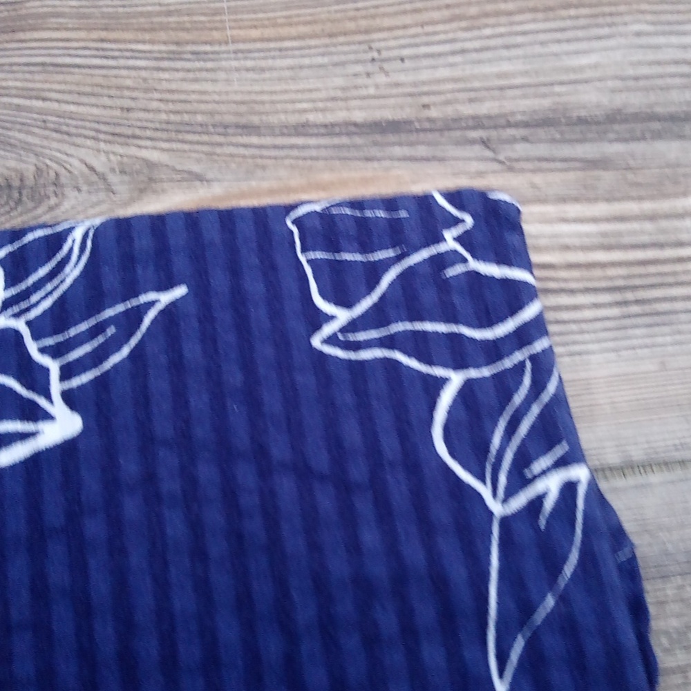 New Gap Seersucker Short Sleeve Striped Hawaiian Blue Button Up Shirt - Picture 8 of 10